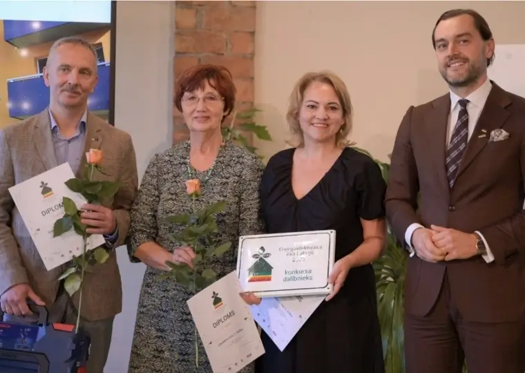 Apbalvošanas foto ar diplomiem energoefektīvākā ēka latvijā konkursā